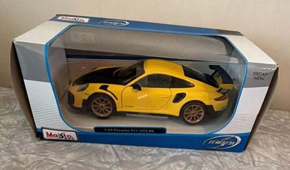 Maisto Porsche 911 GT2 RS 1/24 Yellow Diecast Model Car